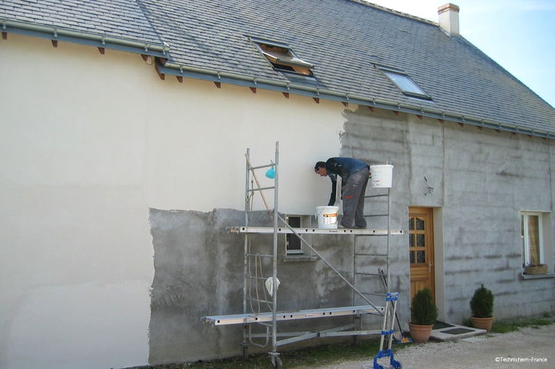 Revêtement semi-épais D3 de protection pour la coloration des murs en béton