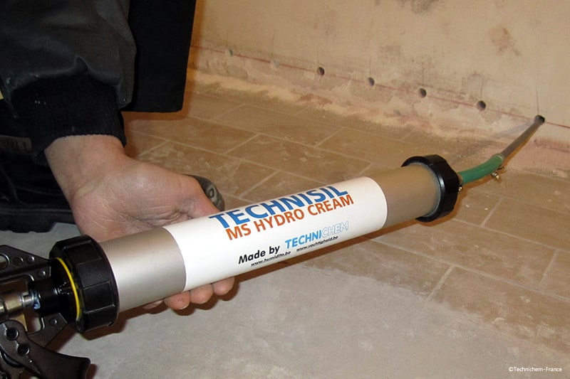 Injection gel hydrofuge format crème pour assèchement des murs intérieurs