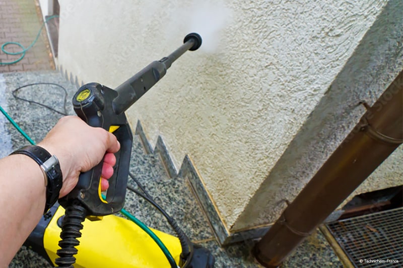 Décapant puissant pour le nettoyage et l'élimination des taches vertes et noires sur le murs